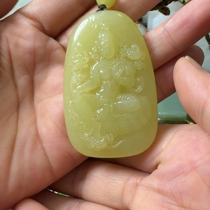 和田玉未镶嵌颈饰鸡油黄观音