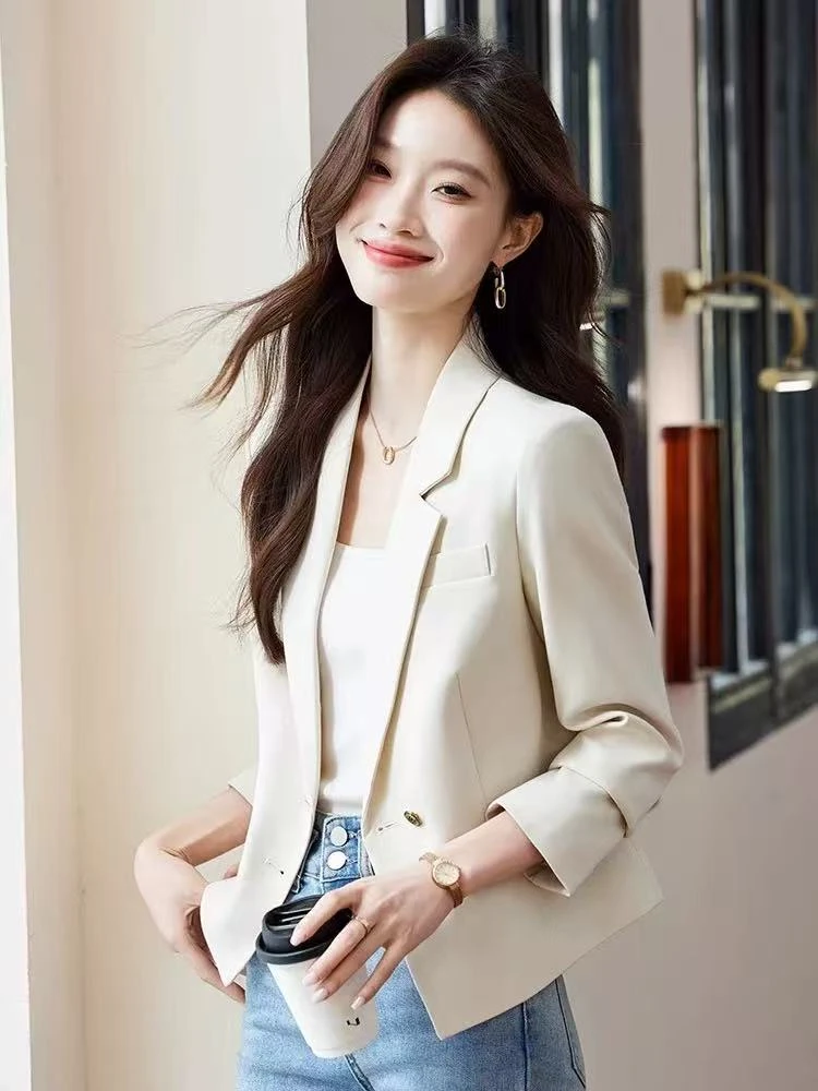 2025秋季新款短款西装外套女小个子气质休闲今年流行女士西服上衣