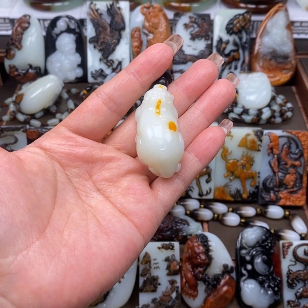 颈饰未镶嵌和田玉