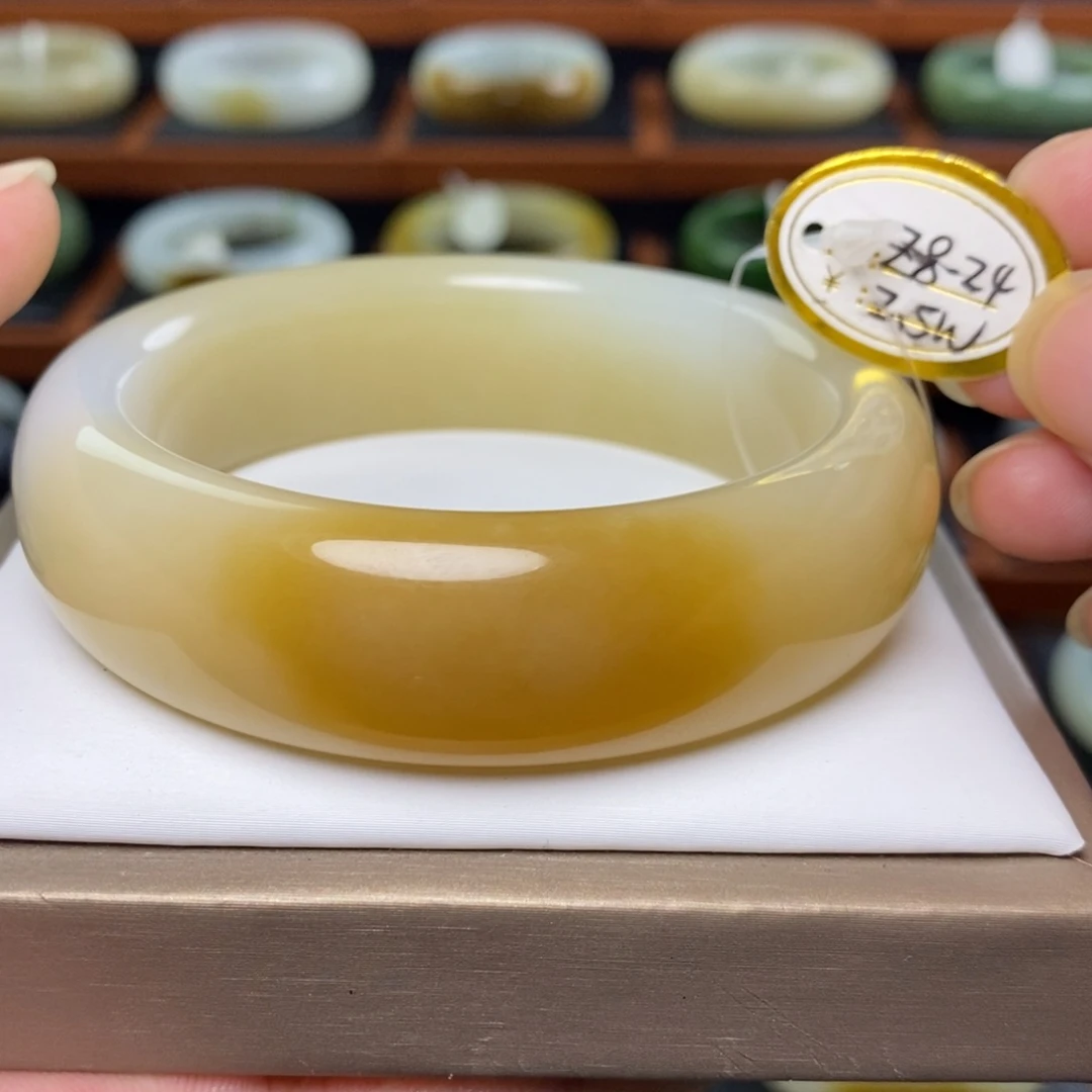 未镶嵌手镯和田玉（糖玉）