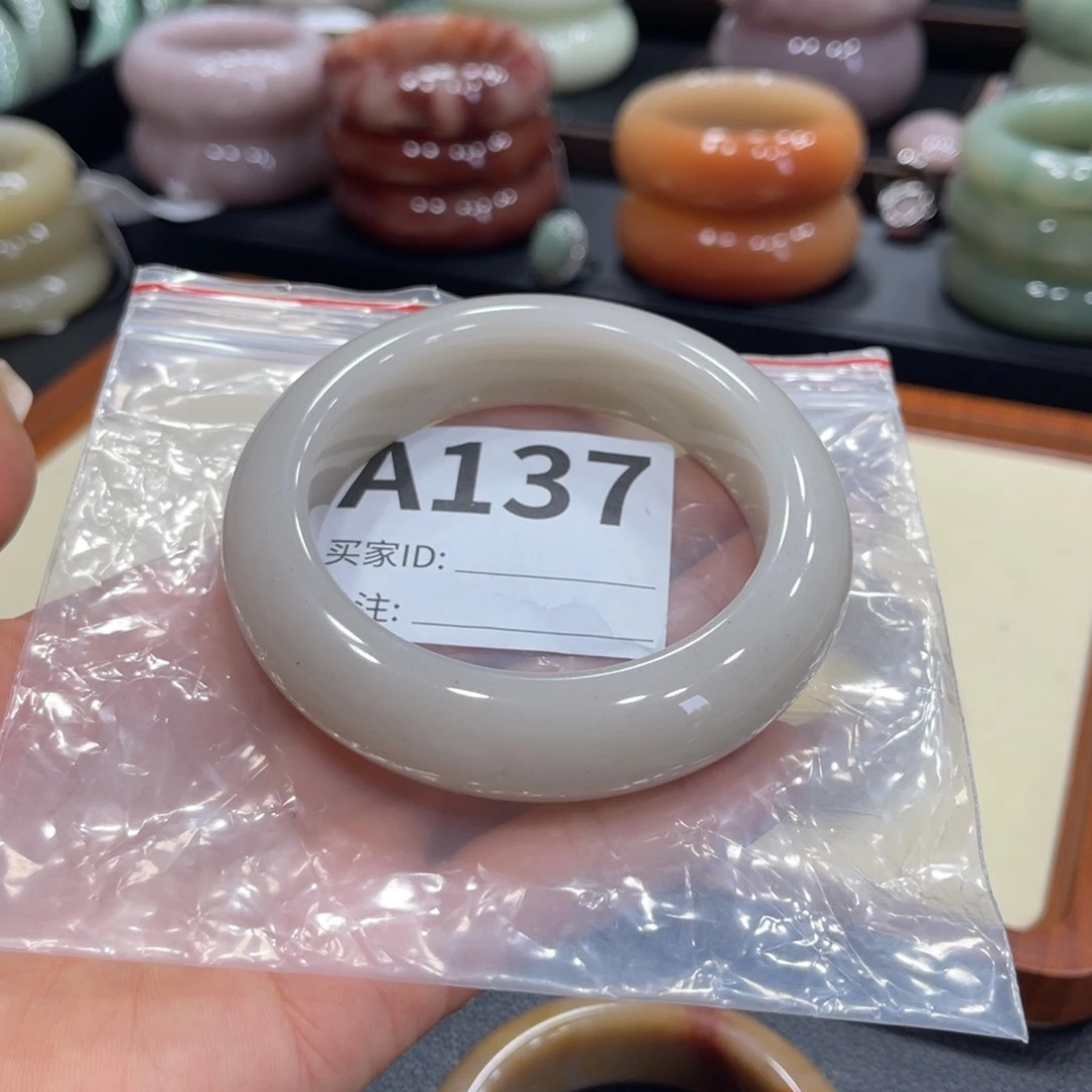 未镶嵌手镯石英岩玉