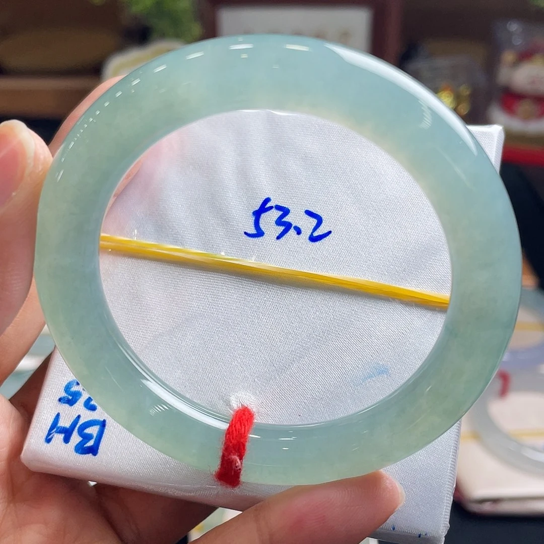 阿****翡翠未镶嵌手镯53.2圆条