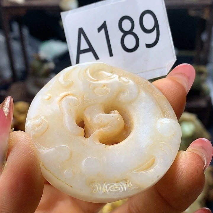 和田玉未镶嵌车挂