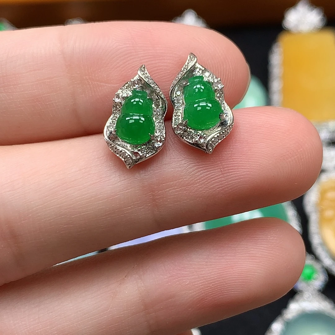 18K金镶嵌翡翠耳饰