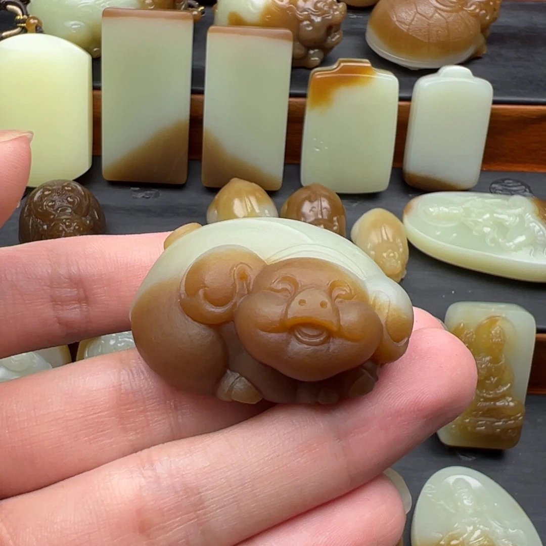 彩***板颈饰未镶嵌和田玉