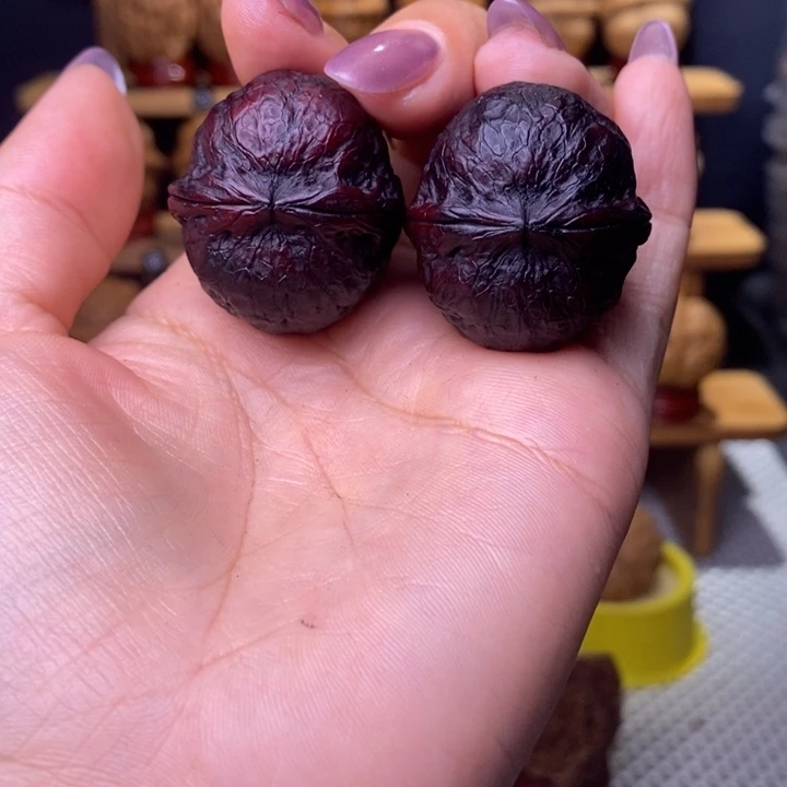 王***胞文玩核桃把件龙珠97