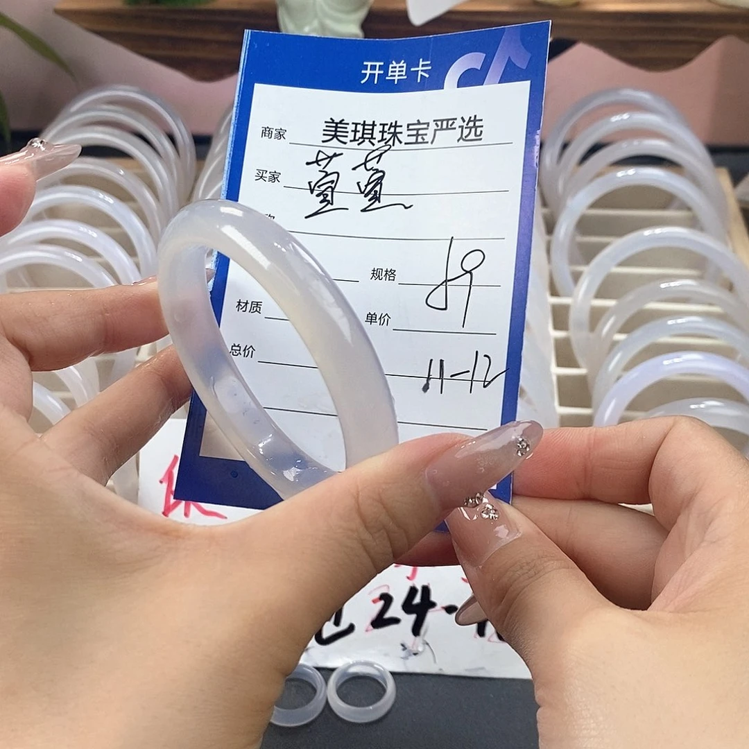 玛瑙/玉髓手镯未镶嵌萱**