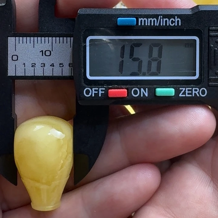 柒***社未镶嵌琥珀裸石11