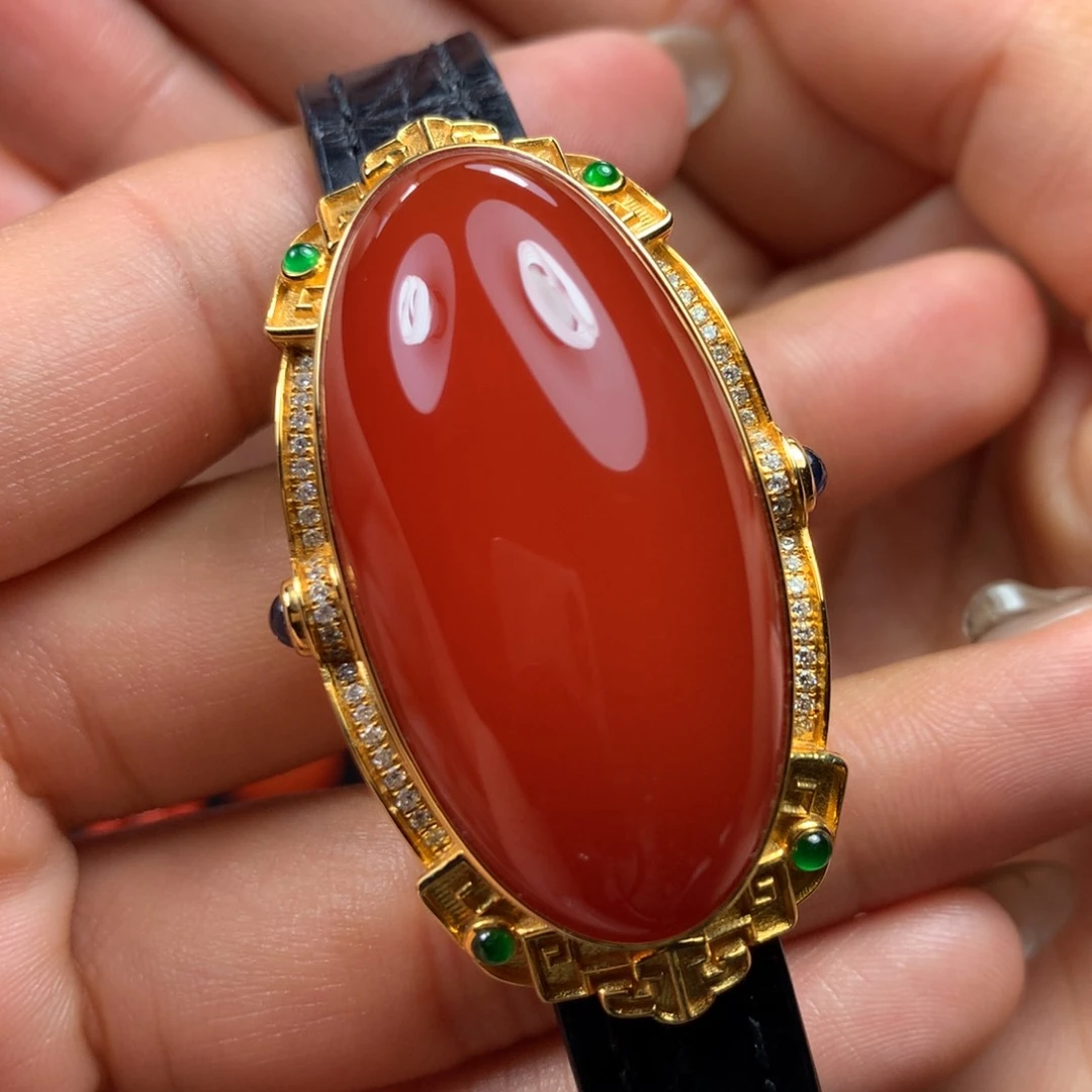 18K金镶嵌手牌南红玛瑙
