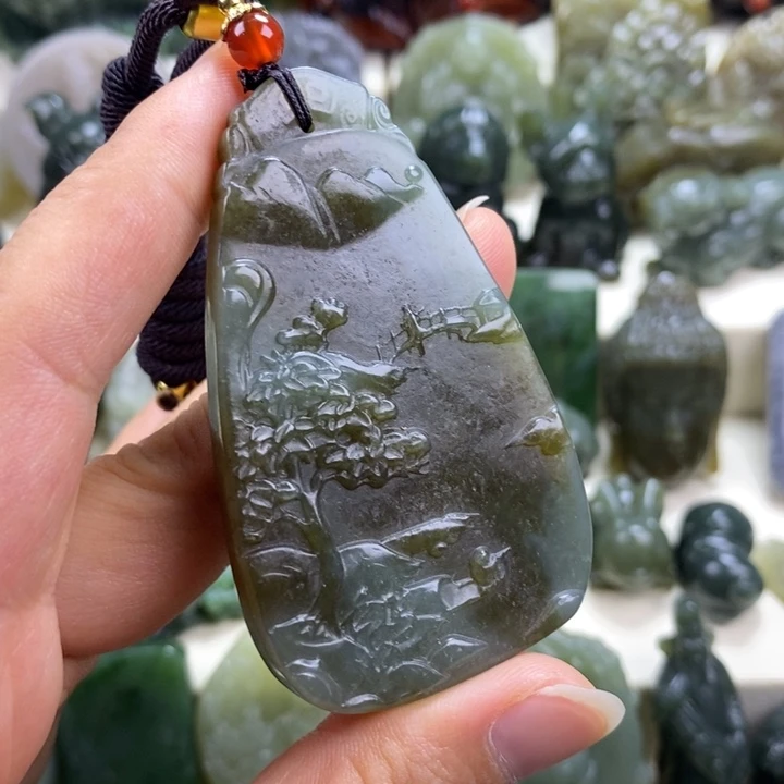 颈饰未镶嵌和田玉歲**聲