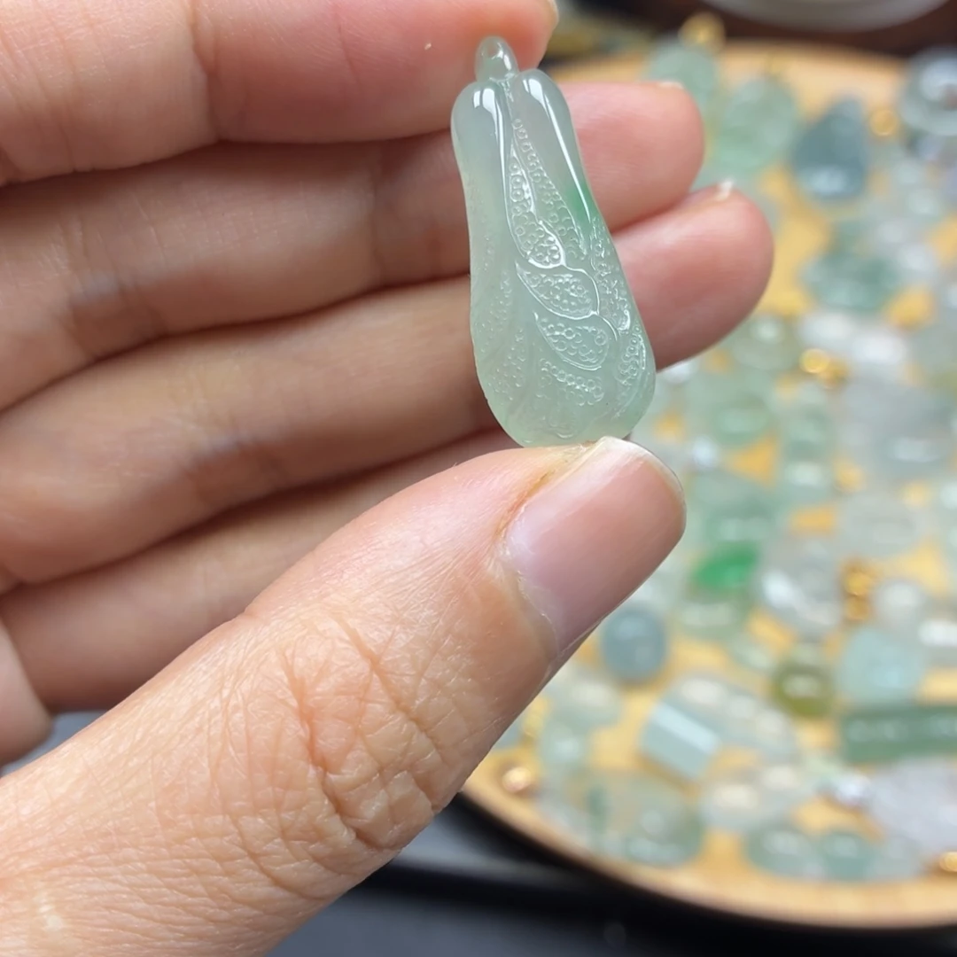 翡翠未镶嵌颈饰白菜