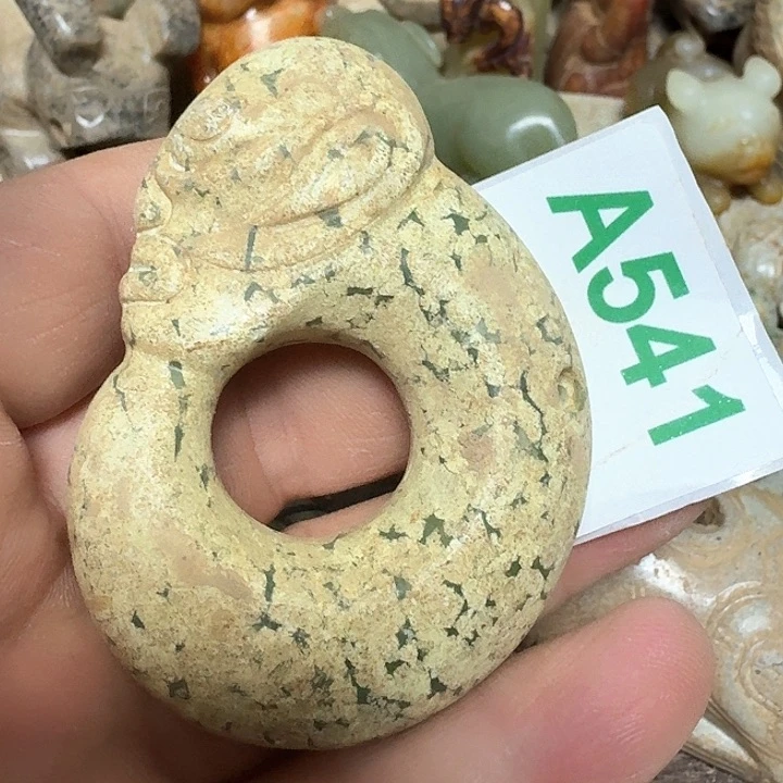 蛇纹石玉颈饰未镶嵌