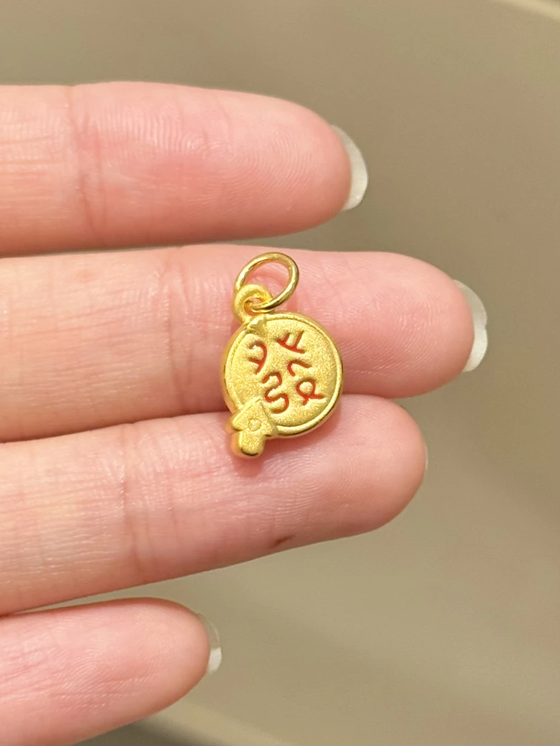 贝贝黄金 足金999 箭头发发牌 珐琅彩 吊坠 102