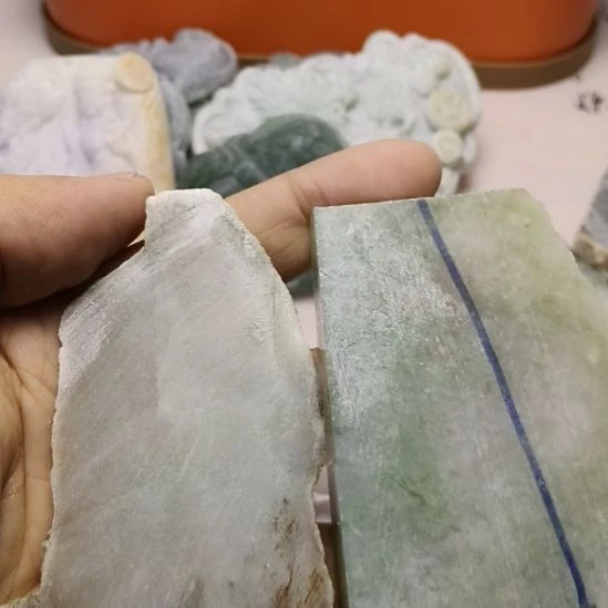 翡翠未镶嵌颈饰挂件