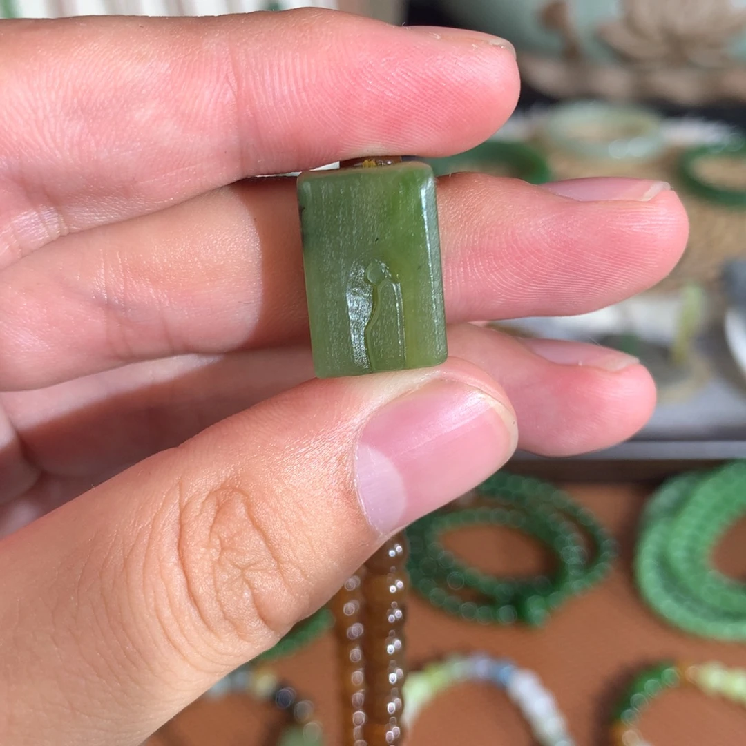 宁***枫颈饰未镶嵌和田玉