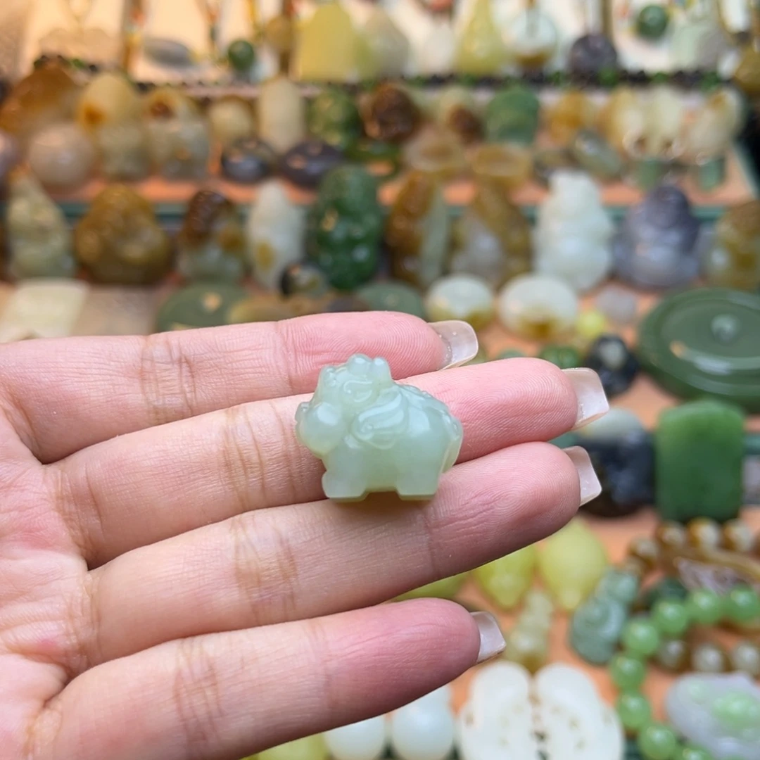 和田玉未镶嵌颈饰J****