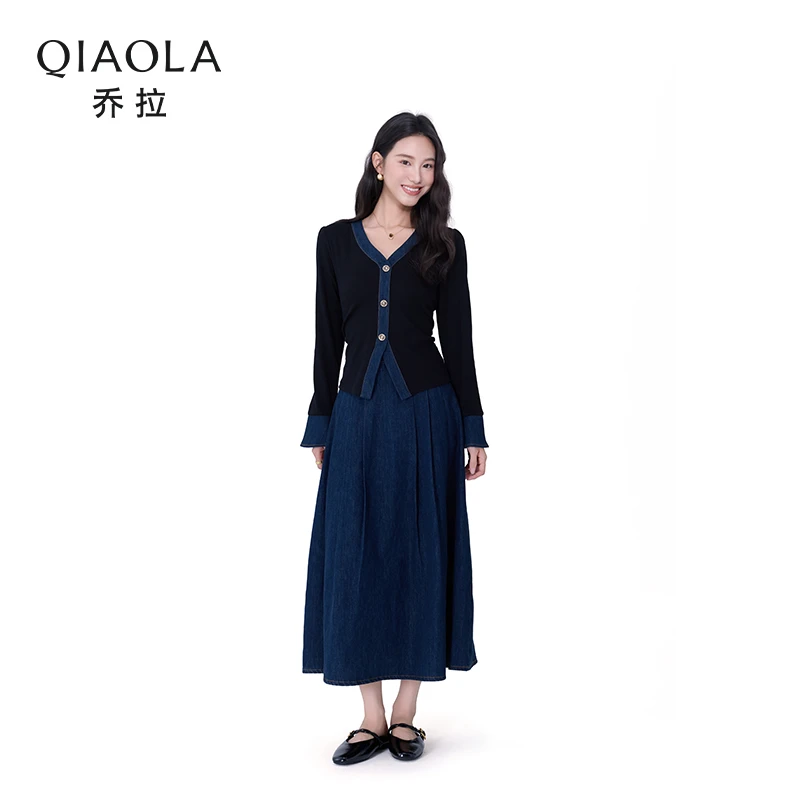 QIAOLA/乔拉【蔚蓝海歌】秋季牛仔布针织坑条纽扣开衫A字半裙