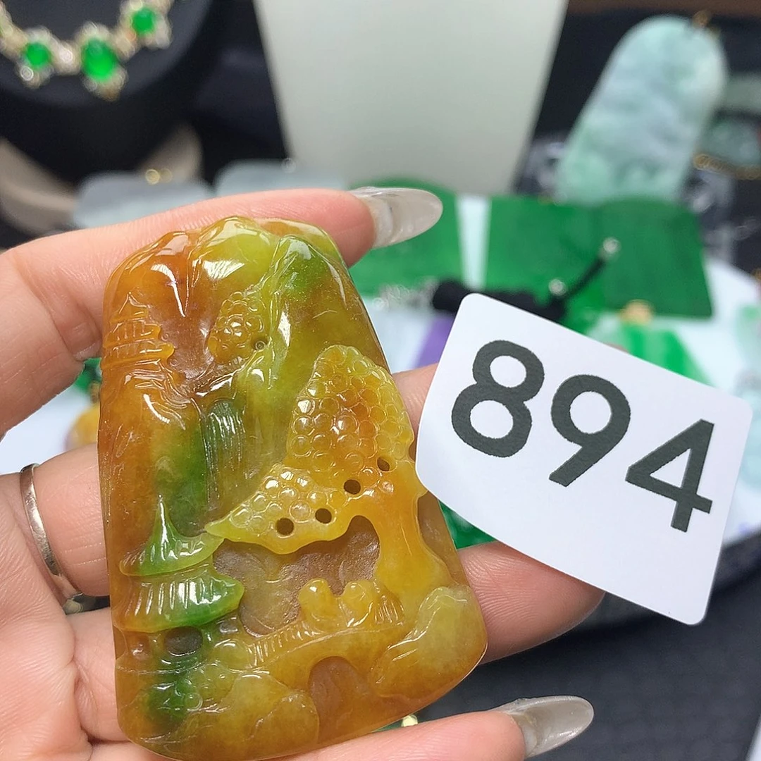 翡翠吊坠(赠链)未镶嵌