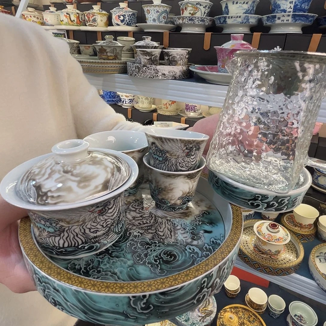 这些盖碗很漂亮！！！