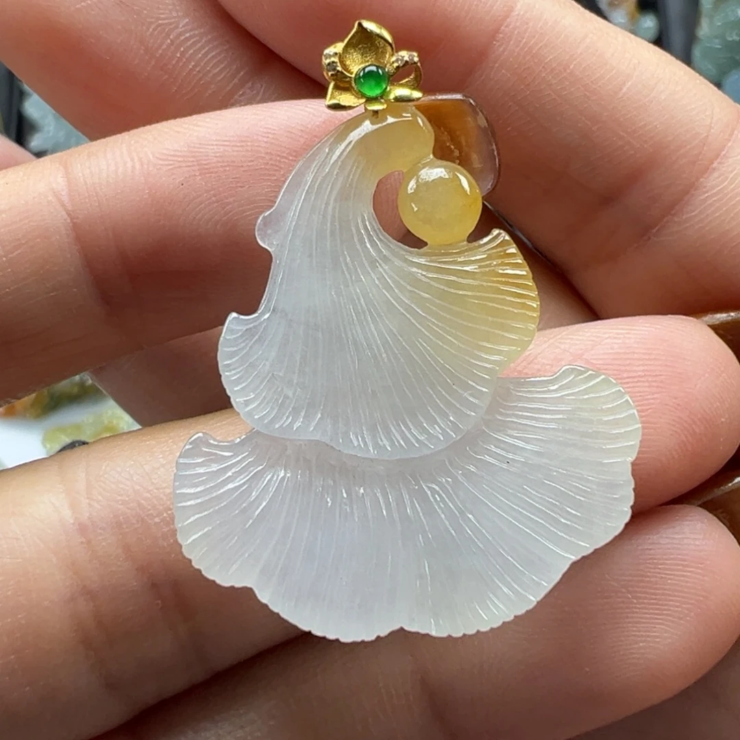 翡翠18K金镶嵌颈饰银杏叶