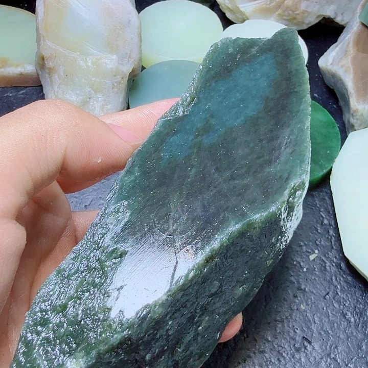 和田玉（糖玉）未镶嵌珠宝奇石