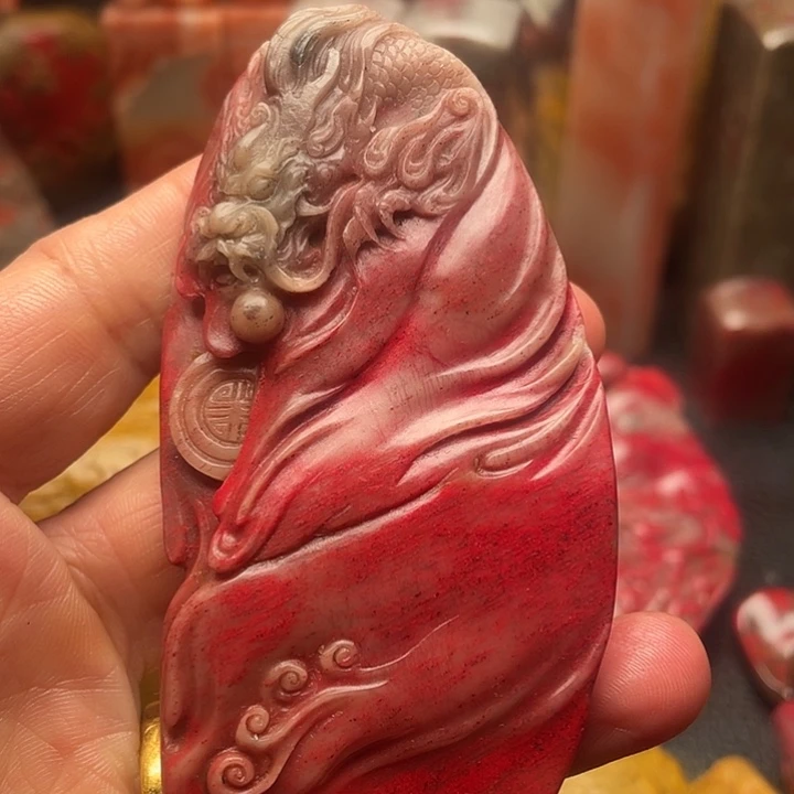 昌化鸡血石质地温润血色鲜艳