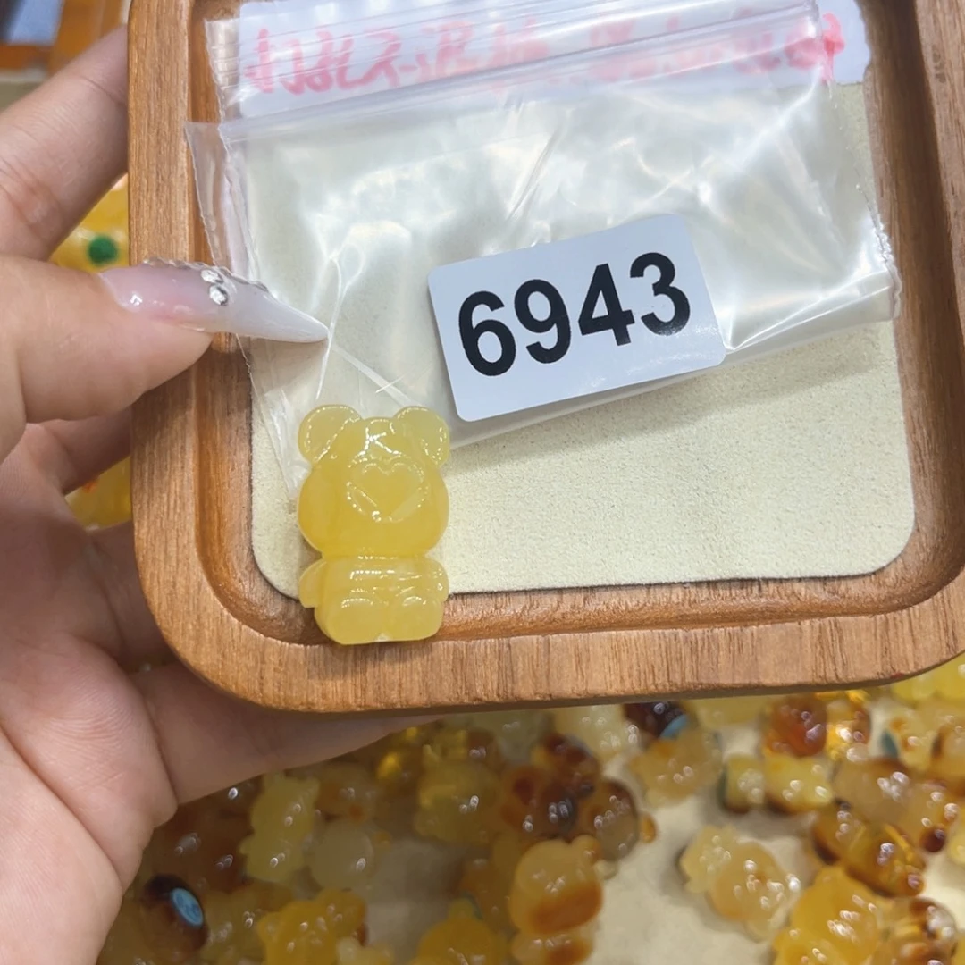 未镶嵌琥珀珠宝奇石