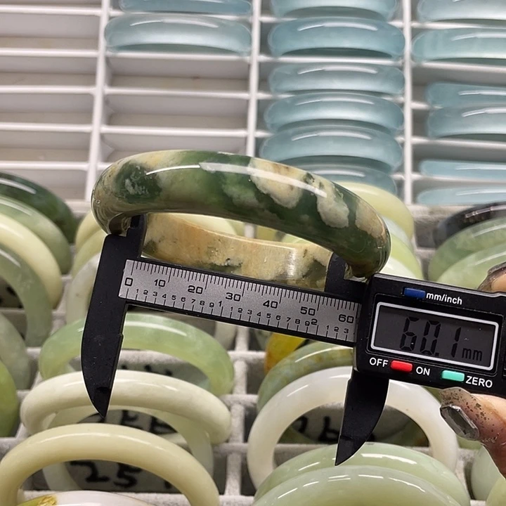 蛇纹石玉未镶嵌手镯247