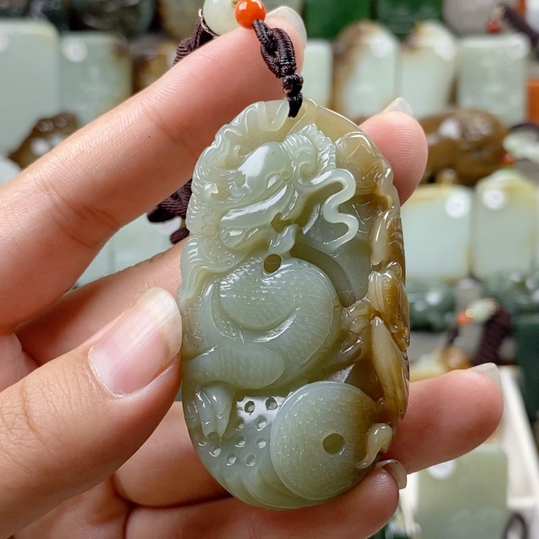 颈饰未镶嵌和田玉（糖玉）