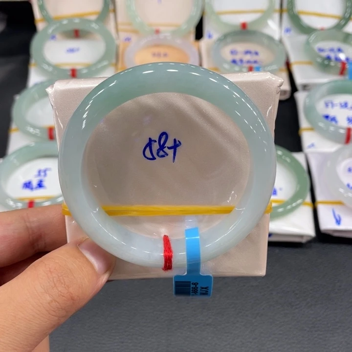 翡翠手镯未镶嵌缅甸翡翠