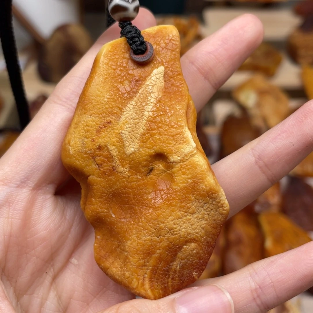 未镶嵌琥珀珠宝奇石