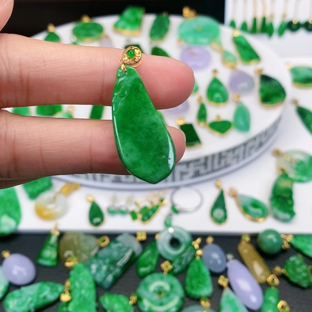 翡翠吊坠(不含链)18K金镶嵌