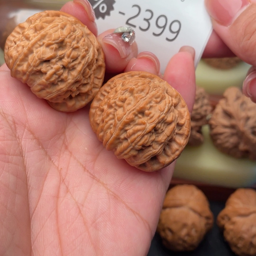 #***4把件文玩核桃38头货白狮子