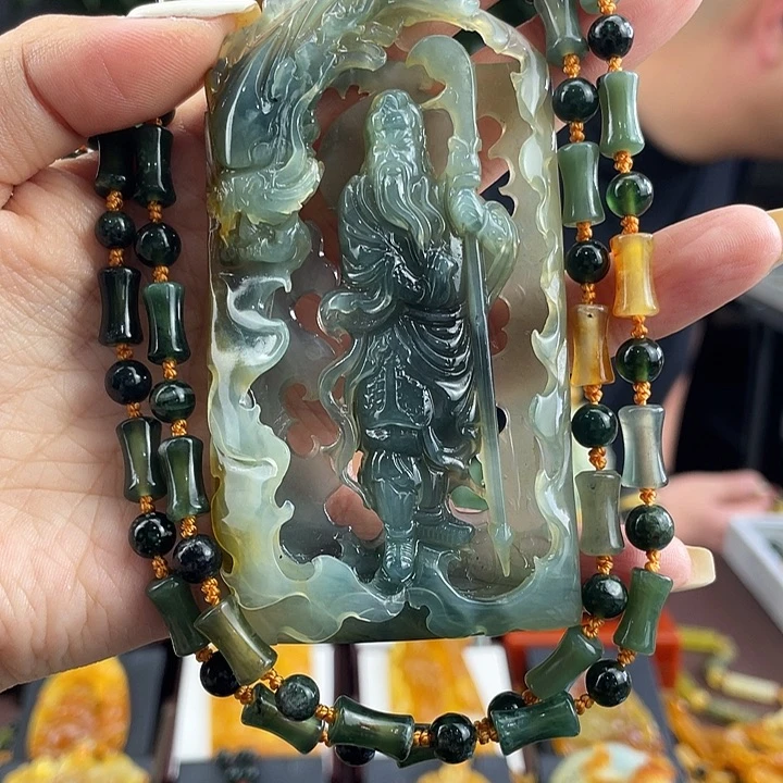 蛇纹石玉未镶嵌颈饰
