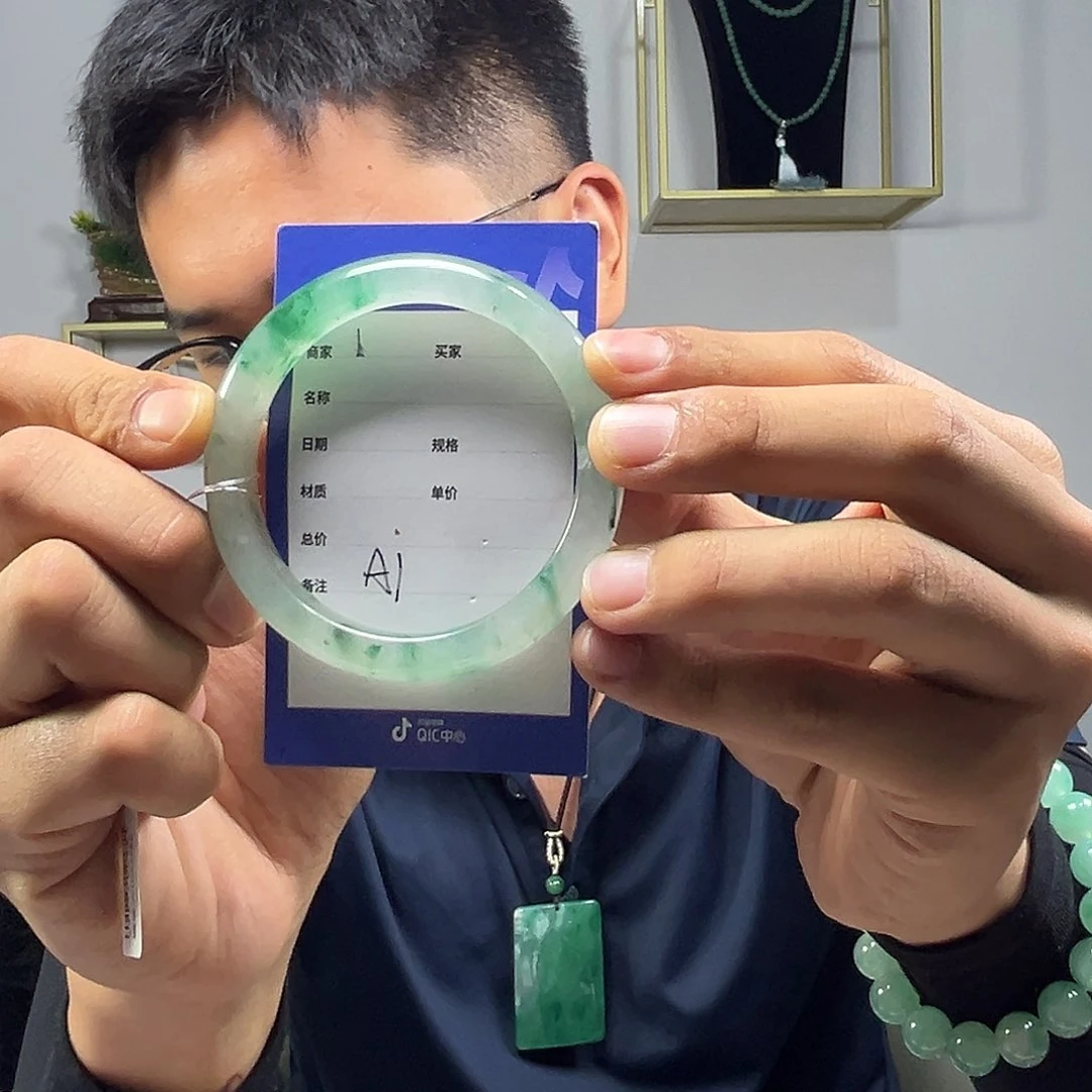 石英质玉（非洲翠）手镯未镶嵌