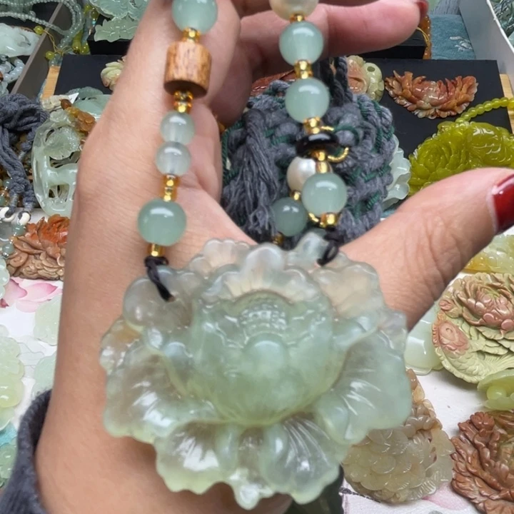 蛇纹石玉未镶嵌颈饰