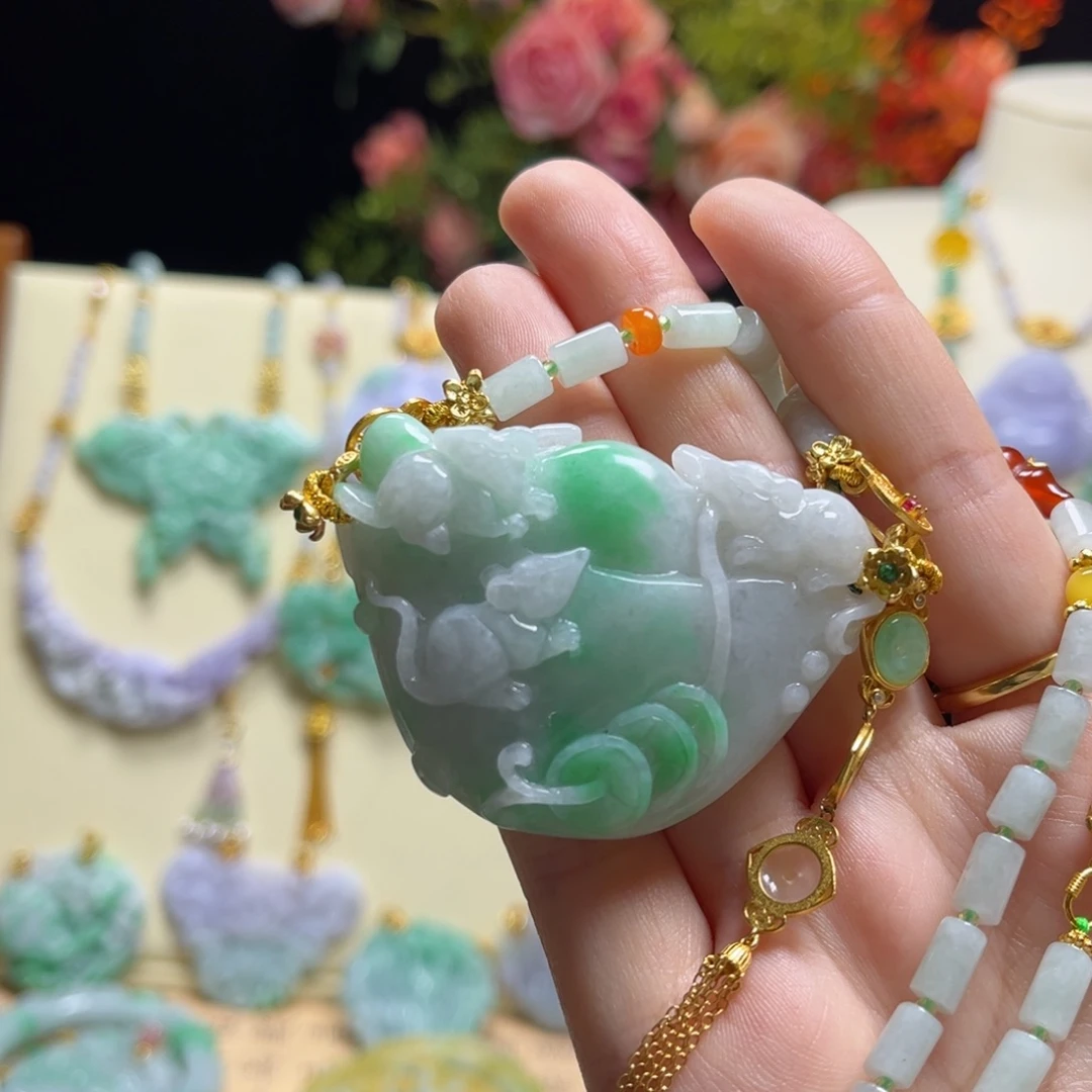 翡翠颈饰未镶嵌天然翡翠