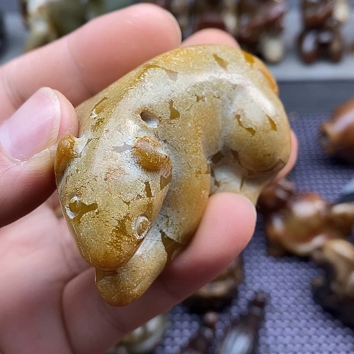 未镶嵌蛇纹石玉颈饰