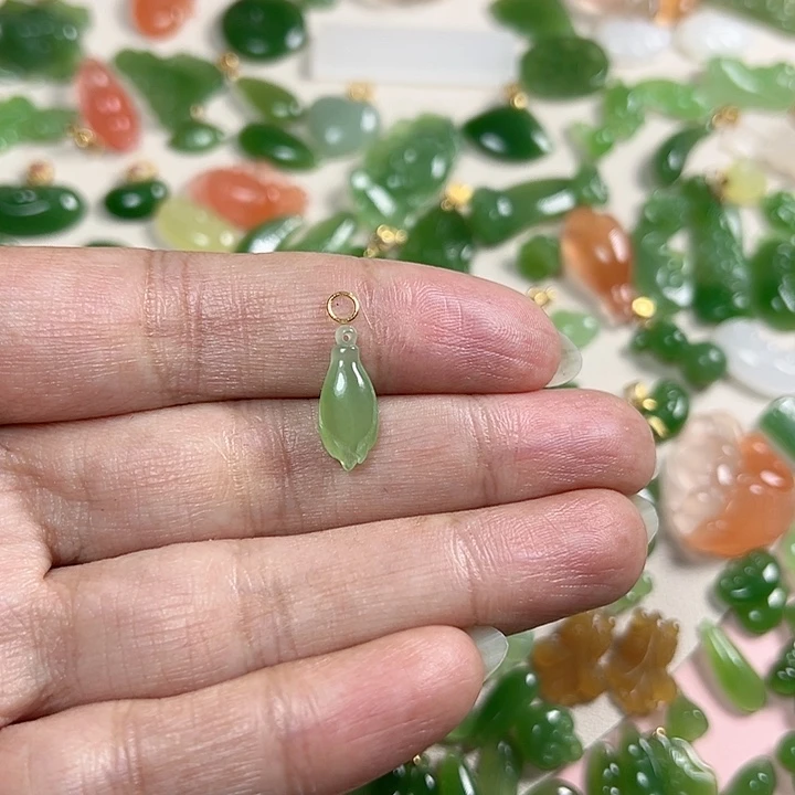 入***雨和田玉（碧玉）18K金镶嵌颈饰