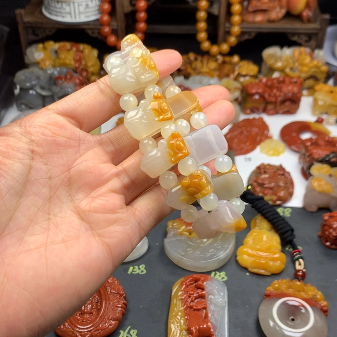 石英质玉（黄龙玉）挂件未镶嵌