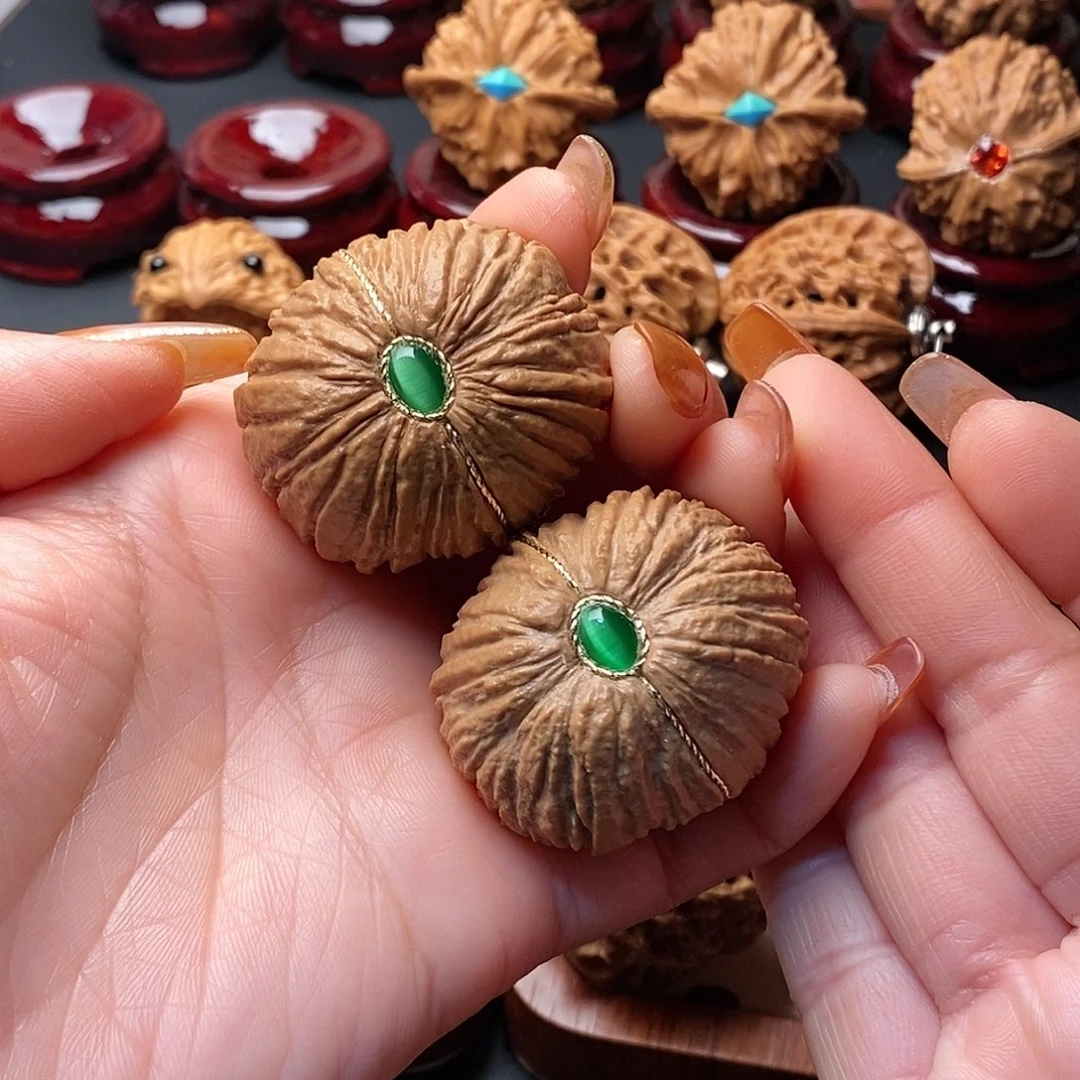 文玩核桃吊坠猴头元宝