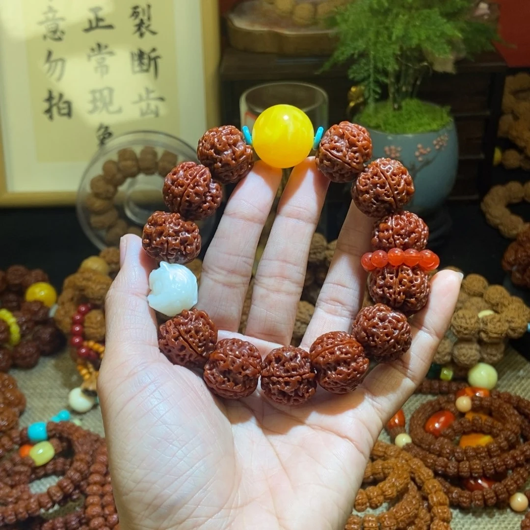 金刚菩提吊坠205玉化黄珠醒狮红跑环款