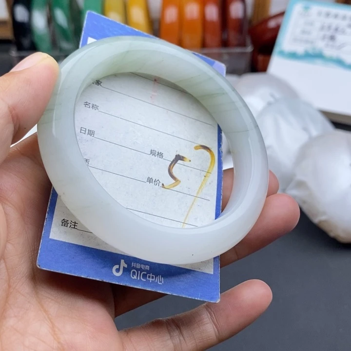 未镶嵌手镯石英质玉