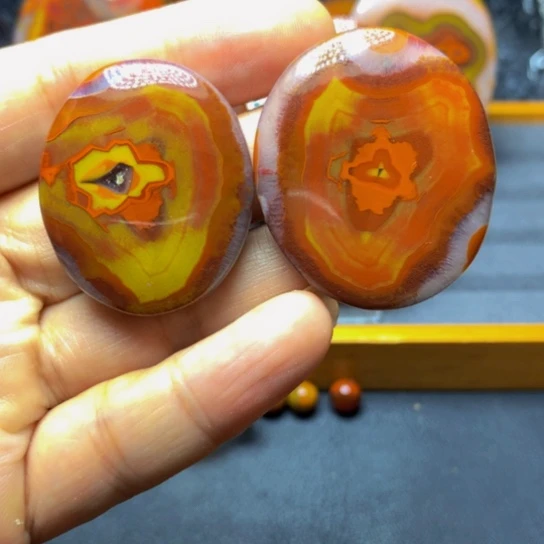 我***花未镶嵌颈饰玛瑙/玉髓
