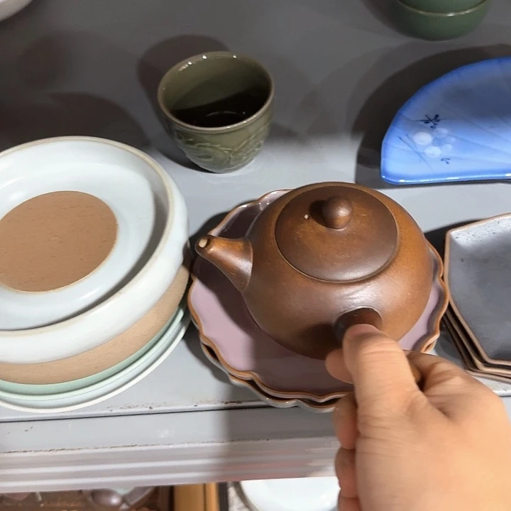 主人杯一个，瓷。。品茗瓷