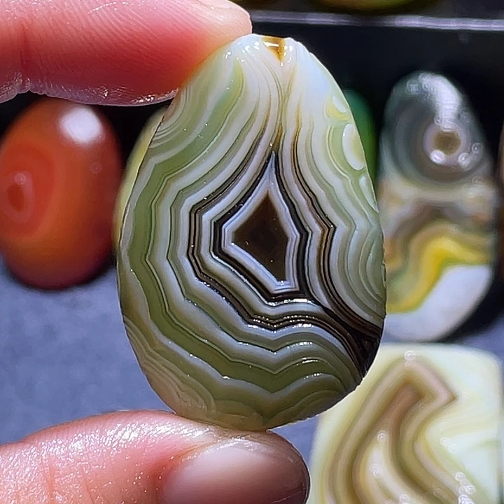 玛瑙/玉髓未镶嵌珠宝奇石