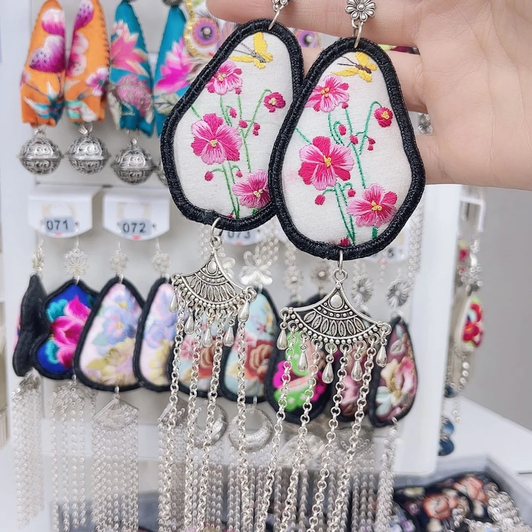 手串/手链核桃小迪家苗绣耳环很漂亮