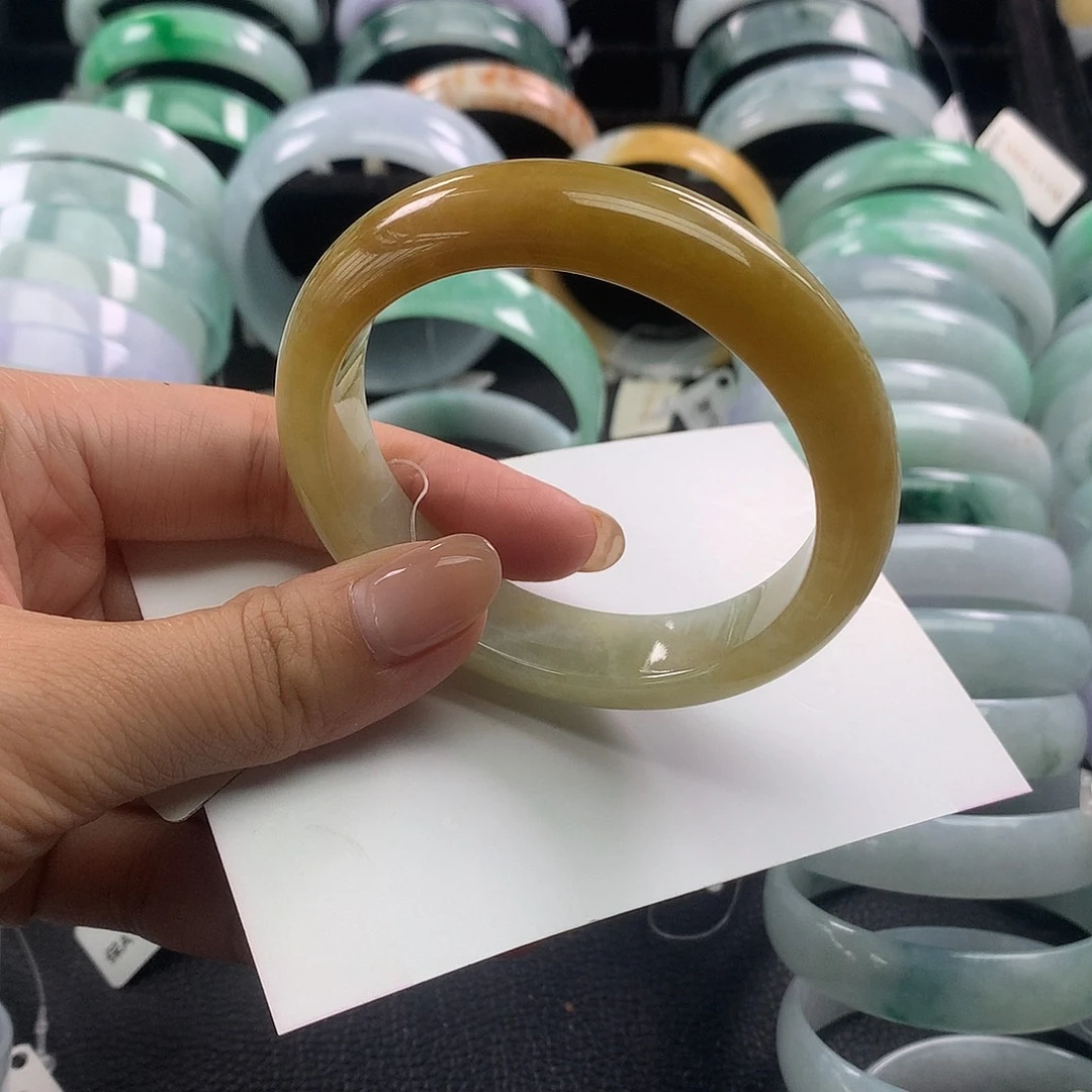 翡翠手镯未镶嵌正圈