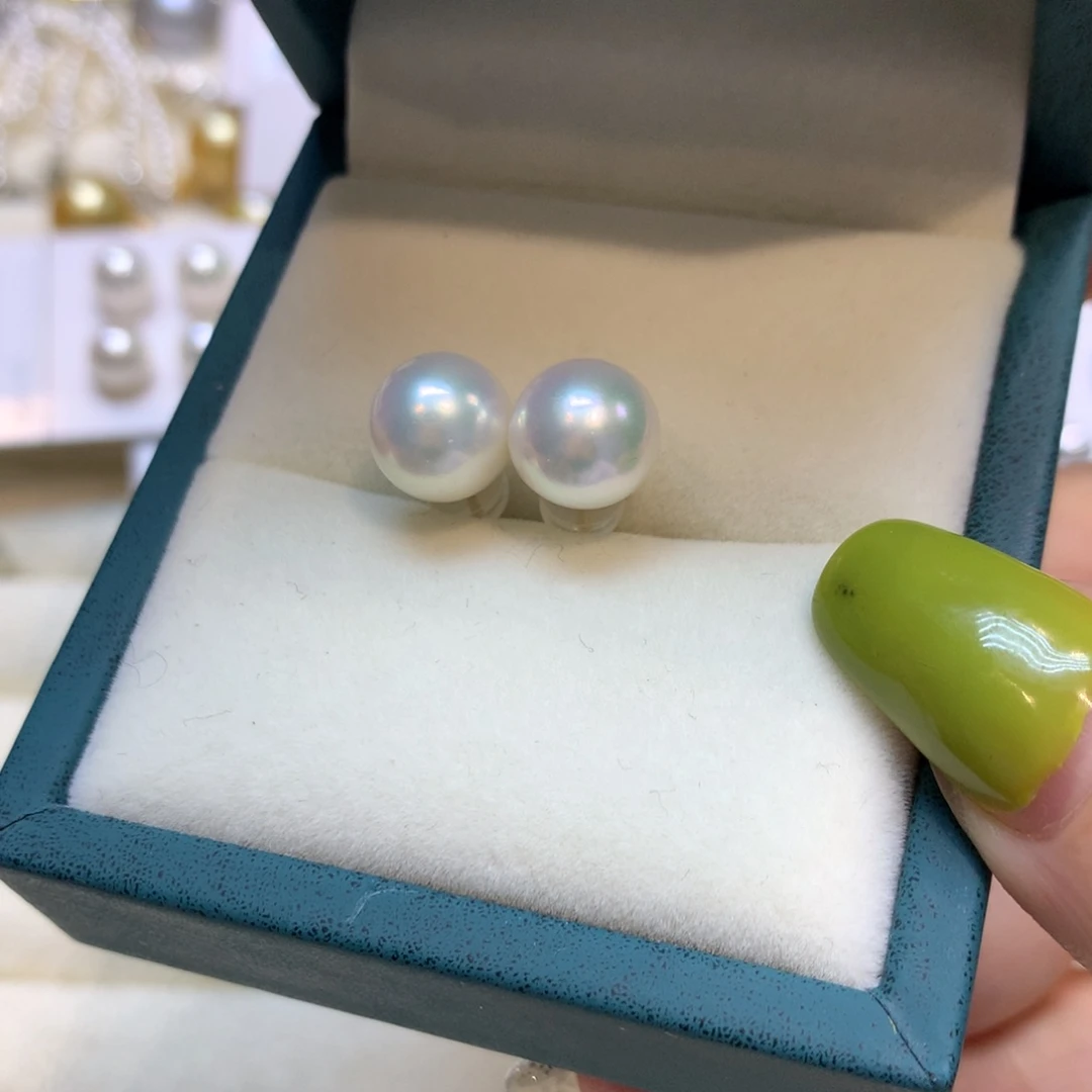 18K金镶嵌海水珍珠耳饰