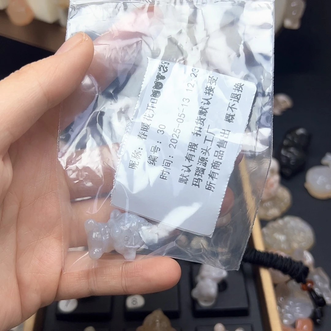 石英质玉未镶嵌吊坠(赠链)春****?